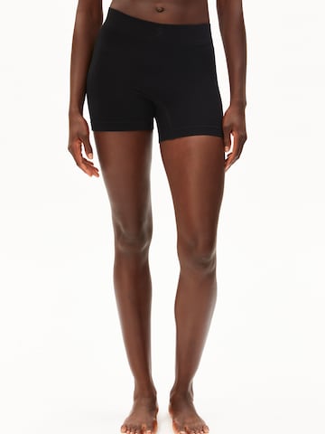 ARMEDANGELS Broekje in Zwart: voorkant