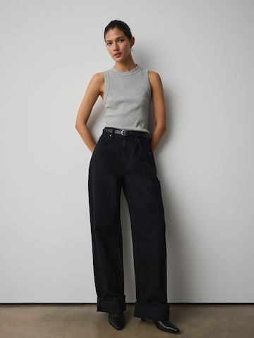 Next Топ в сиво