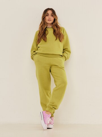 Loosefit Pantaloni 'Yasmin' di ABOUT YOU x Sofia Tsakiridou in verde