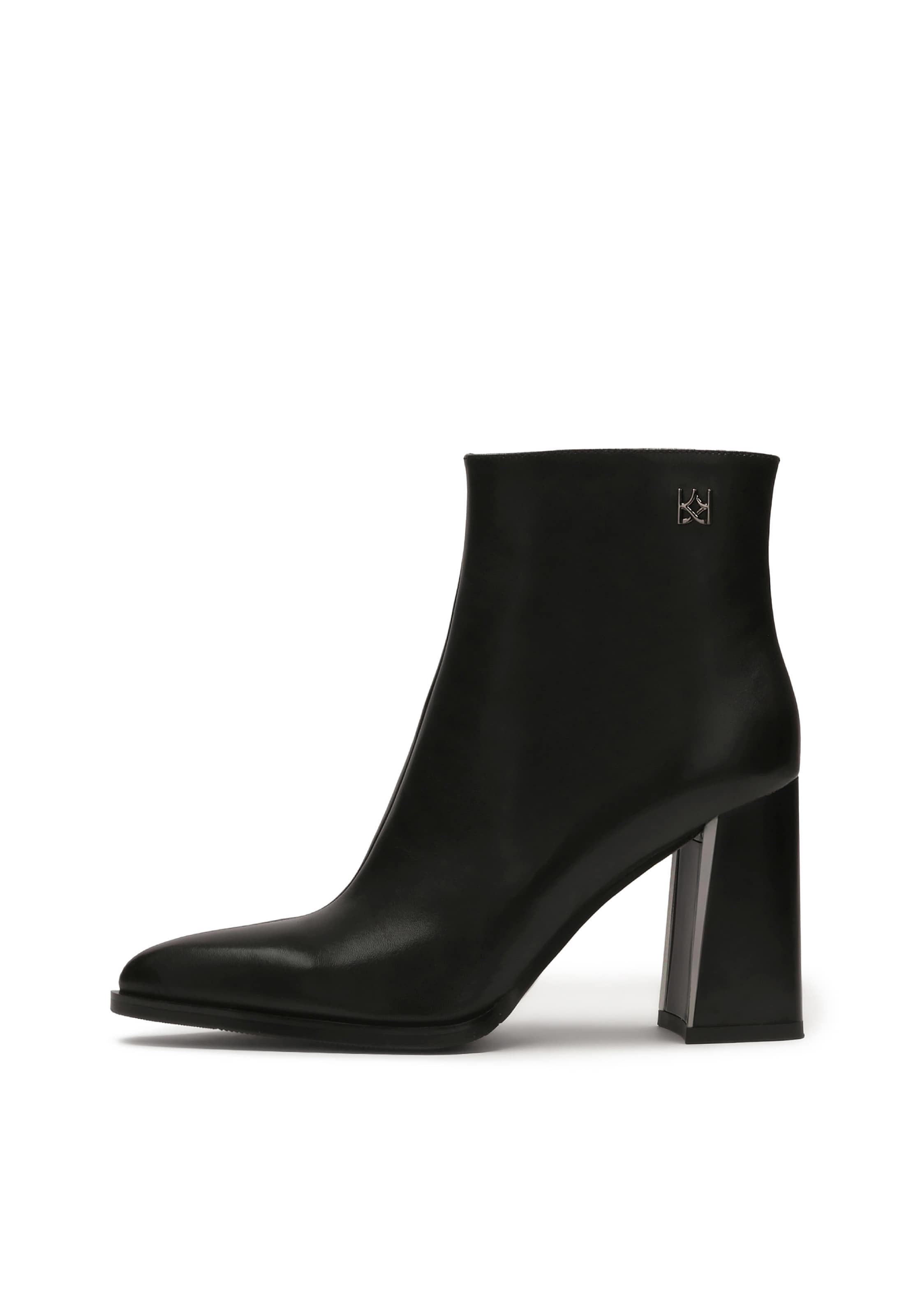 melns Kazar Puszābaki: no priekšpuses