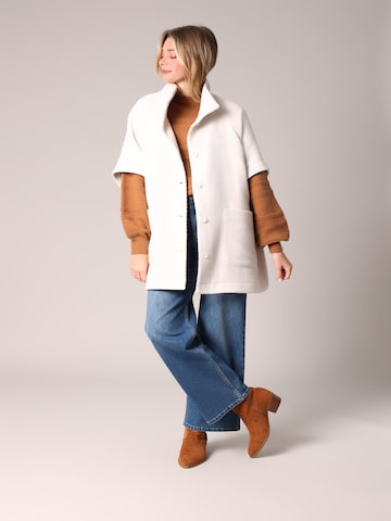 Cape 'MAWIRA' Deeluxe en blanc