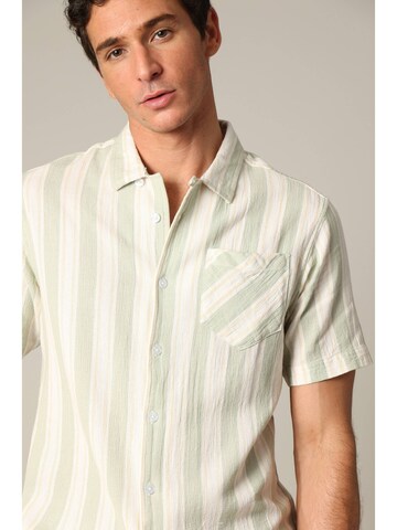 Coupe regular Chemise 'Curries' Deeluxe en vert