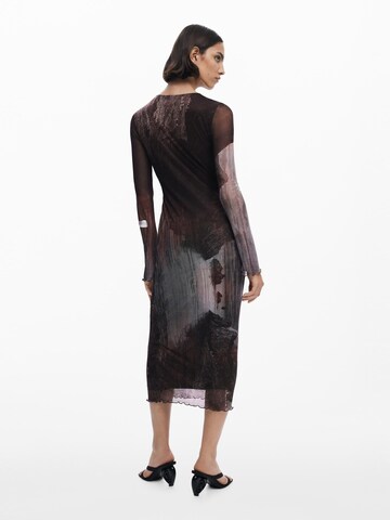 Rochie de la Desigual pe maro