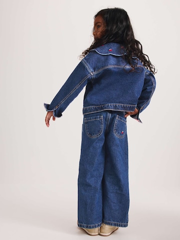 Marks & Spencer Denim-Hemdjacke mit Kragen und Kirschenstickerei (2–10 J.) in Blau: Vorderseite