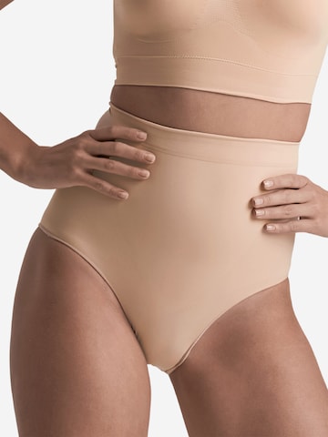 Slip scultant 'Soft Touch Seamless Mid Waist Brief' Bye Bra en beige : devant