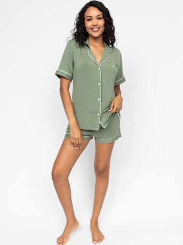 Cyberjammies Shorty 'Lea' in Grün: Vorderseite