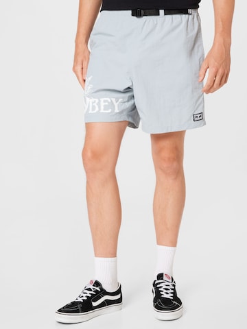 Obey Regular Shorts in Grau: predná strana