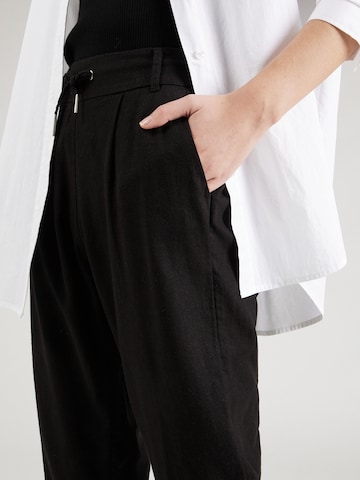 ONLY Normální Kalhoty se sklady v pase 'CARO POPTRASH' – černá