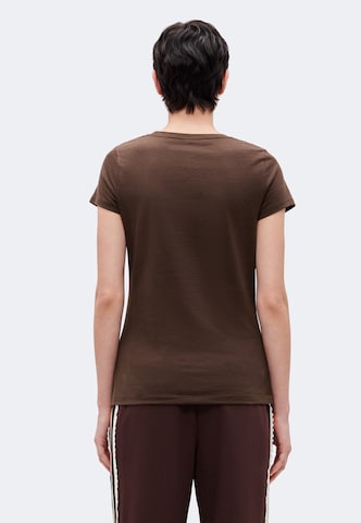 Tricou de la GAP pe maro