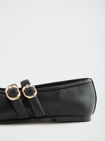 Ballerina con cinturino di love & roses in nero