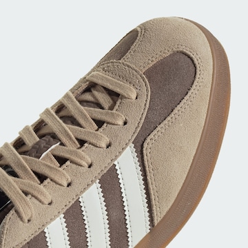 ADIDAS ORIGINALS - Zapatillas deportivas bajas 'Gazelle' en marrón