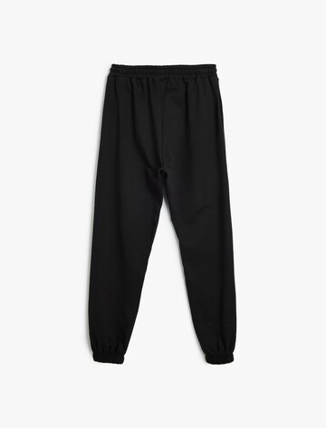 Koton Tapered Broek in Zwart