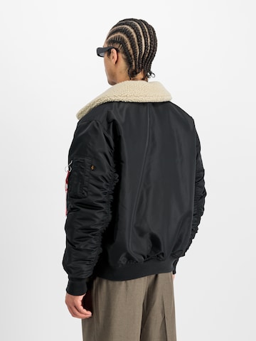 ALPHA INDUSTRIES Демисезонная куртка в Черный