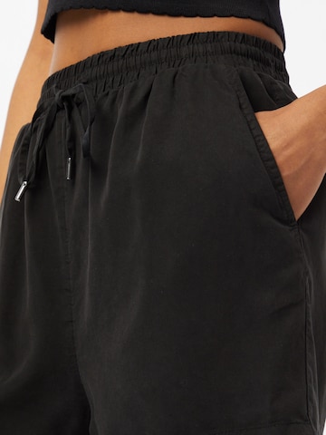 VILA Regular Shorts in Schwarz