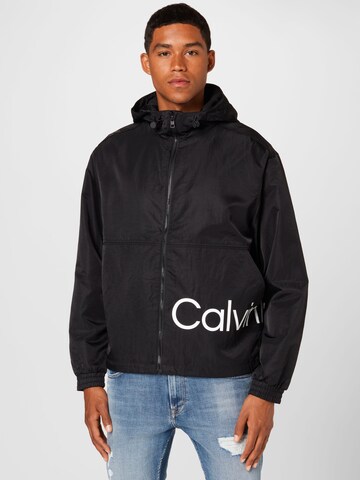 Calvin Klein Jeans - Chaqueta de entretiempo en negro: frente