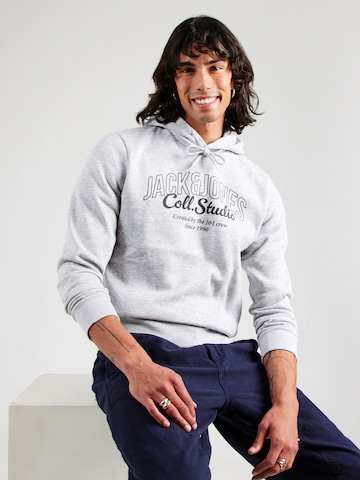 JACK & JONES Свитшот 'JJMAKOTO' в Серый: спереди