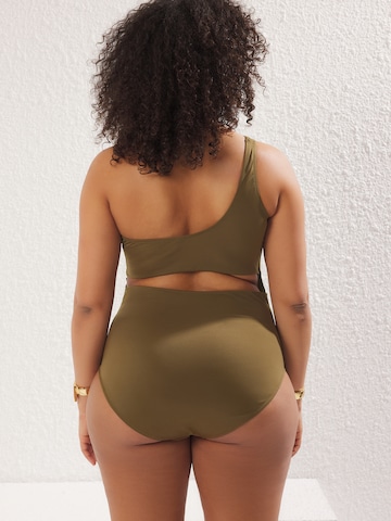 Costume intero di Trendyol Curve in verde