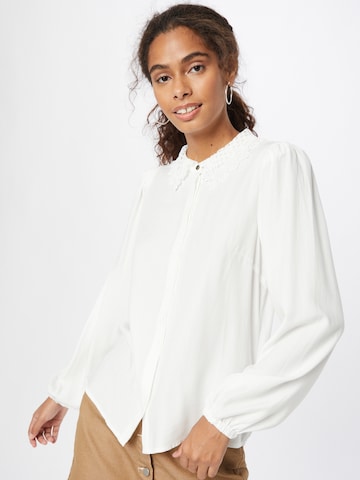 Camicia da donna 'Myra' di PULZ Jeans in bianco: frontale