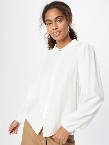 PULZ Jeans - Blusa 'Myra' em branco: frente