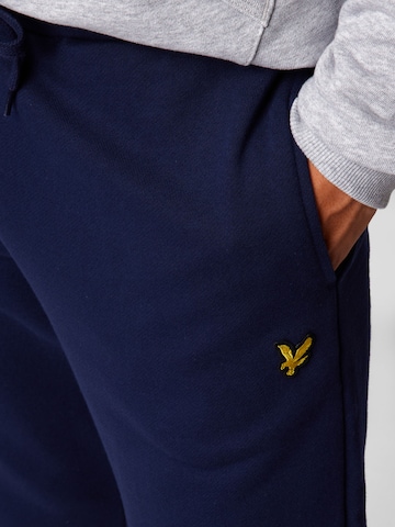 Lyle & Scott Tapered Broek in Blauw