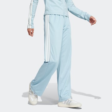 ADIDAS SPORTSWEAR Широки крачоли Спортен панталон 'House Of Tiro' в сиво