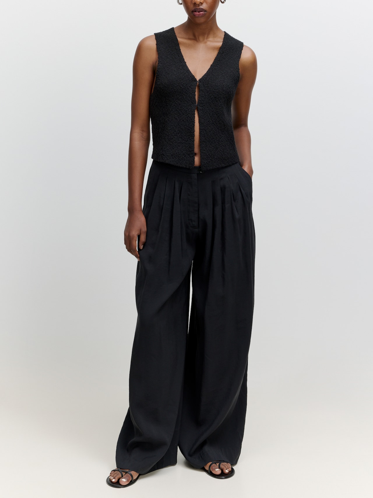 EDITED Produits Gilet 'Rike' noir