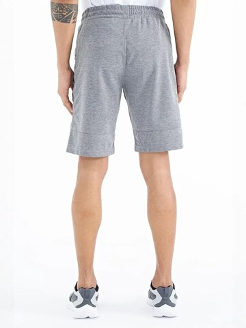 Regular Pantaloni de la Tommy Life pe gri