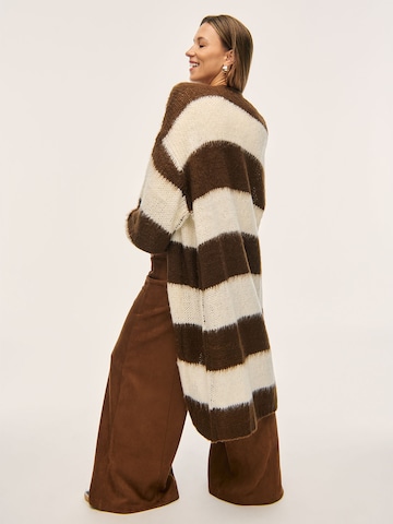 Kamila Šikl Cardigan in Braun