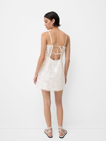 Bershka Kleid in Weiß