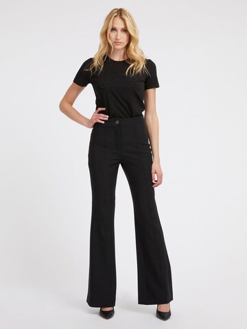 GUESS Flared Bügelfaltenhose in Schwarz