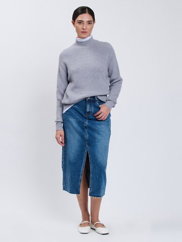 Pullover di Influencer in grigio