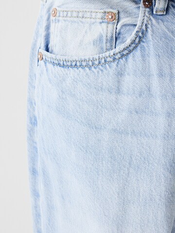 Bershka Loosefit Jeans in Blau