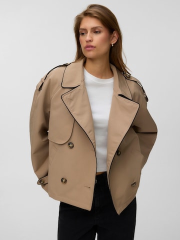 Manteau mi-saison 'VMLuciachloe' VERO MODA en argent : devant