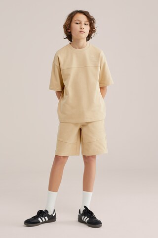 WE Fashion Regular Trousers in Beige