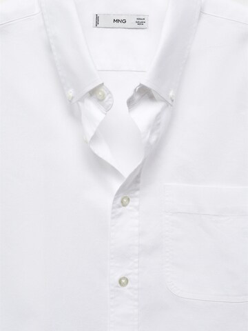 Fit confort Chemise MANGO MAN en blanc