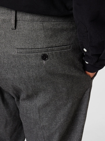 NN07 רגיל מכנסים קפלים 'Bill' בשחור