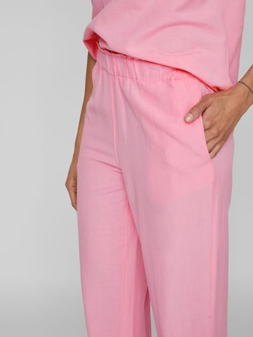 VILA Normalny krój Spodnie 'Prisilla' w kolorze różowy