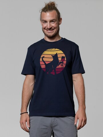 Watapparel T-Shirt ' Sunset Katze & Rotwein ' in Blau: Vorderseite