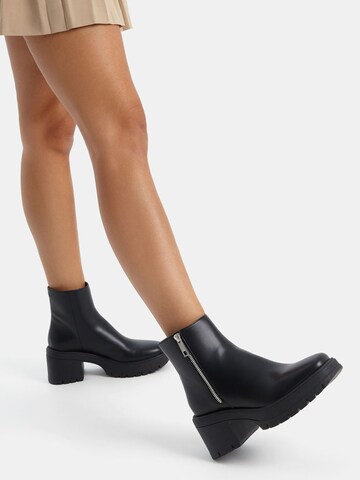 Bershka Stiefelette in Schwarz