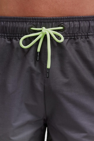 CAMP DAVID Beachshorts mit Farbverlauf und Print in Schwarz