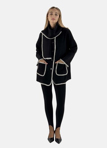 Elara Mantel in Schwarz