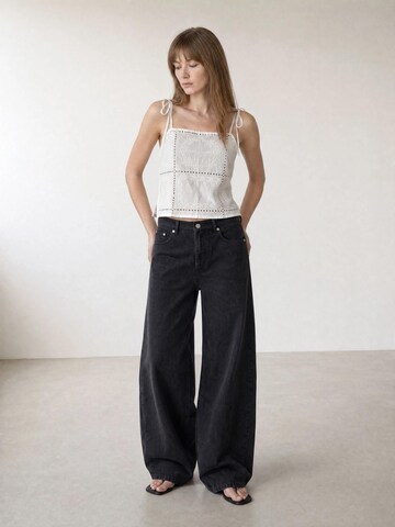 ARMIE Top 'The Apple Cropped Square Neck Top' in White