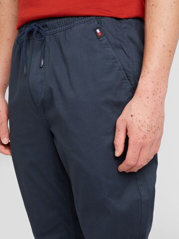 Tapered Pantaloni 'AUSTIN' de la Tommy Jeans pe albastru