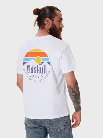 Oldskull Shirt 'Mountain' in Weiß: Vorderseite