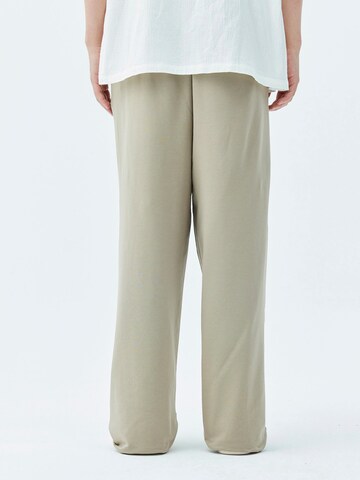 Wide leg Pantaloni 'Humble' di VAMOS CLO in beige