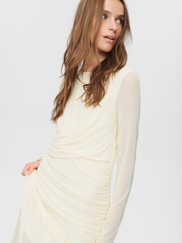 Robe de soirée 'Nucirri' NÜMPH en blanc