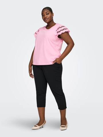Maglietta 'CARMacy' di ONLY Carmakoma in rosa
