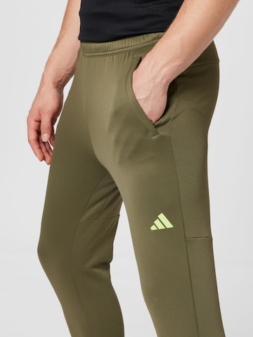 ADIDAS PERFORMANCE Normální Sportovní kalhoty 'Train Essentials Seasonal ' – zelená