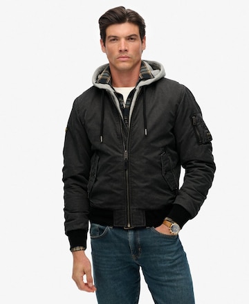 Veste mi-saison 'MA1' Superdry en noir
