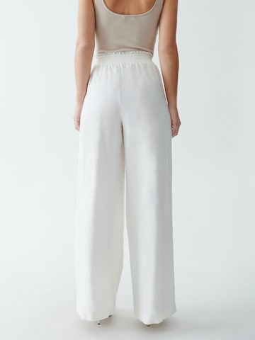 The Fated Wide leg Trousers in White